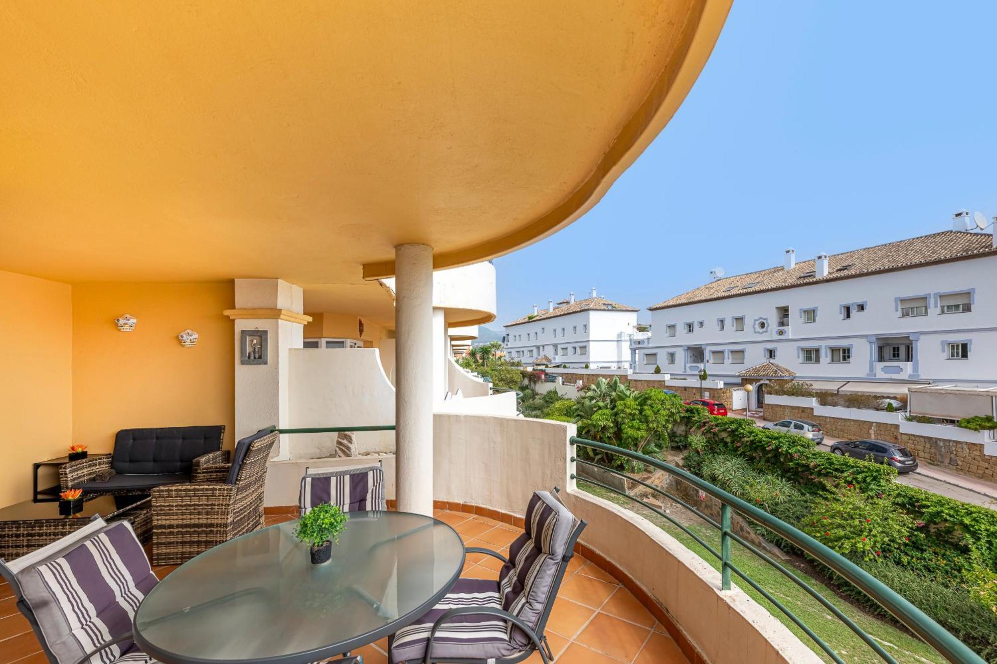 Appartement Recently Refurbished 2br Flat Pool In Puerto Banus