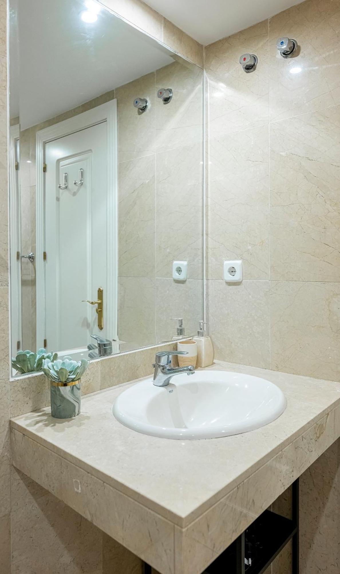 Recently Refurbished 2br Flat Pool In Puerto Banus Appartement *