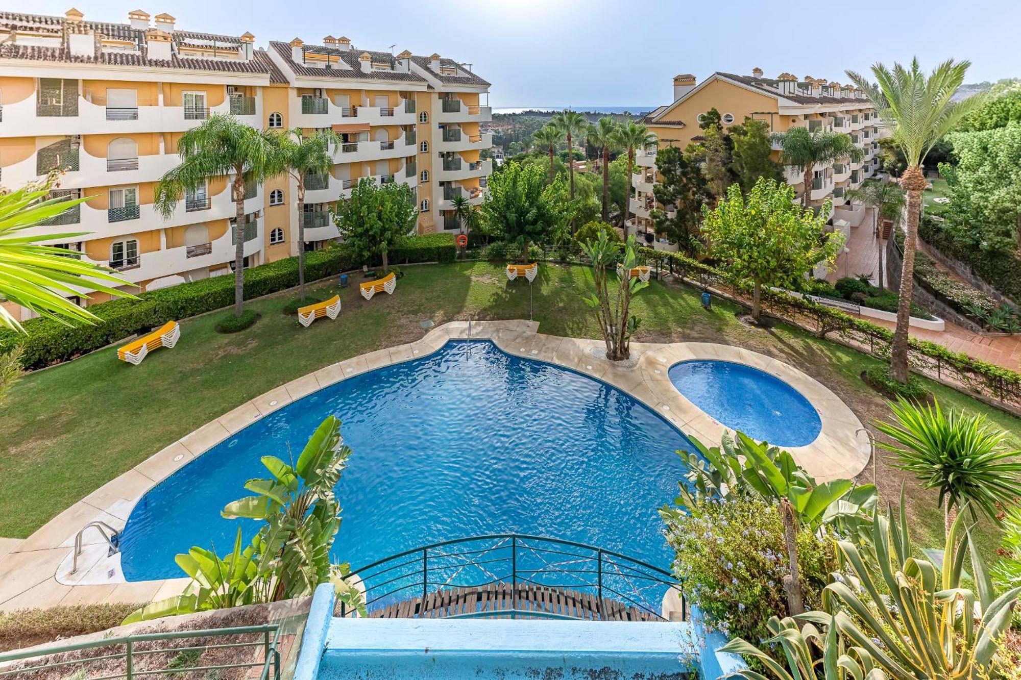Appartement Recently Refurbished 2br Flat Pool In Puerto Banus *