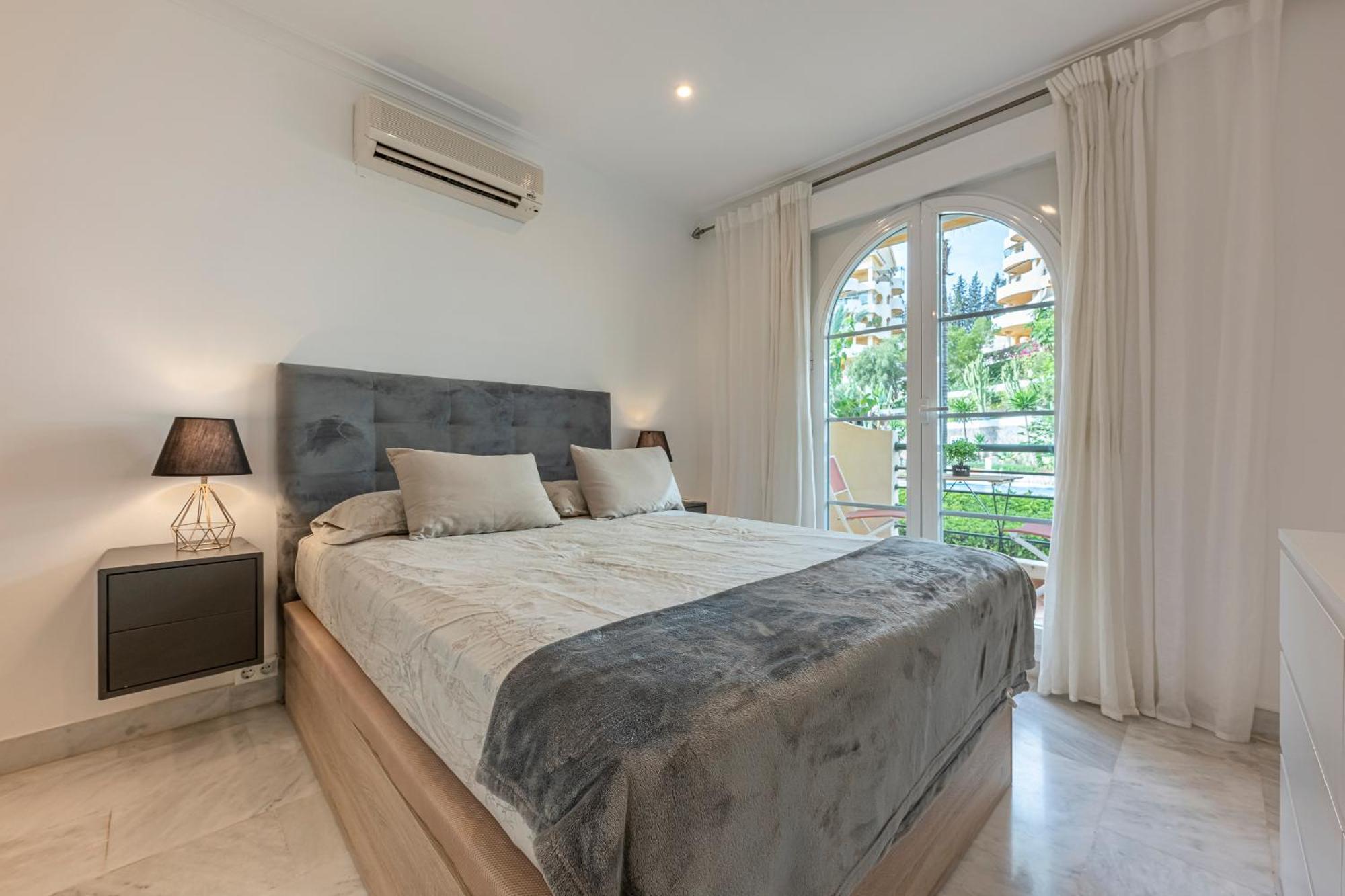 Recently Refurbished 2br Flat Pool In Puerto Banus Appartement