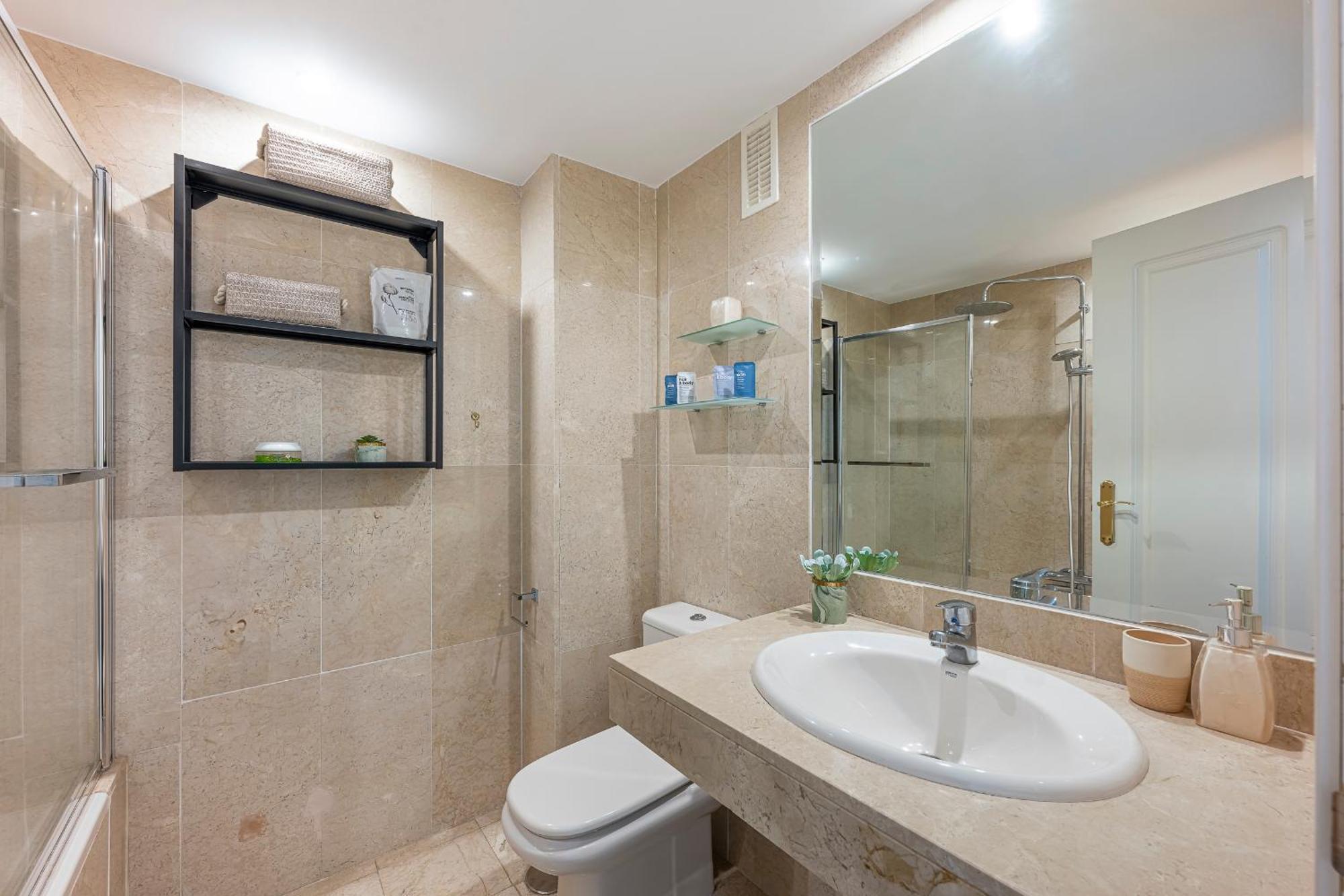 Appartement Recently Refurbished 2br Flat Pool In Puerto Banus