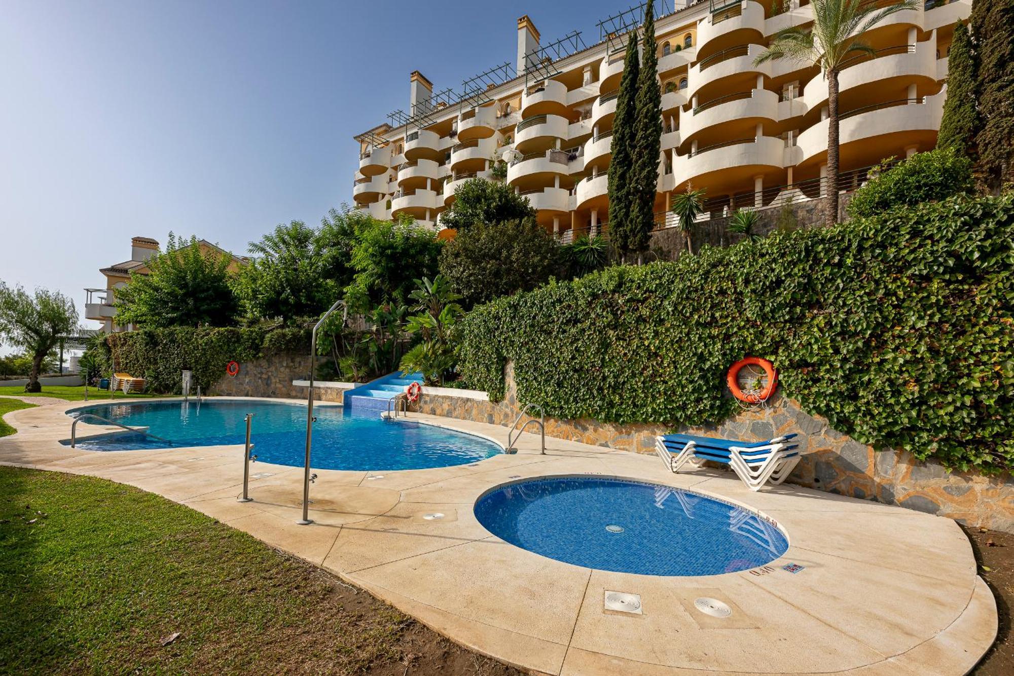 Appartement Recently Refurbished 2br Flat Pool In Puerto Banus Marbellac