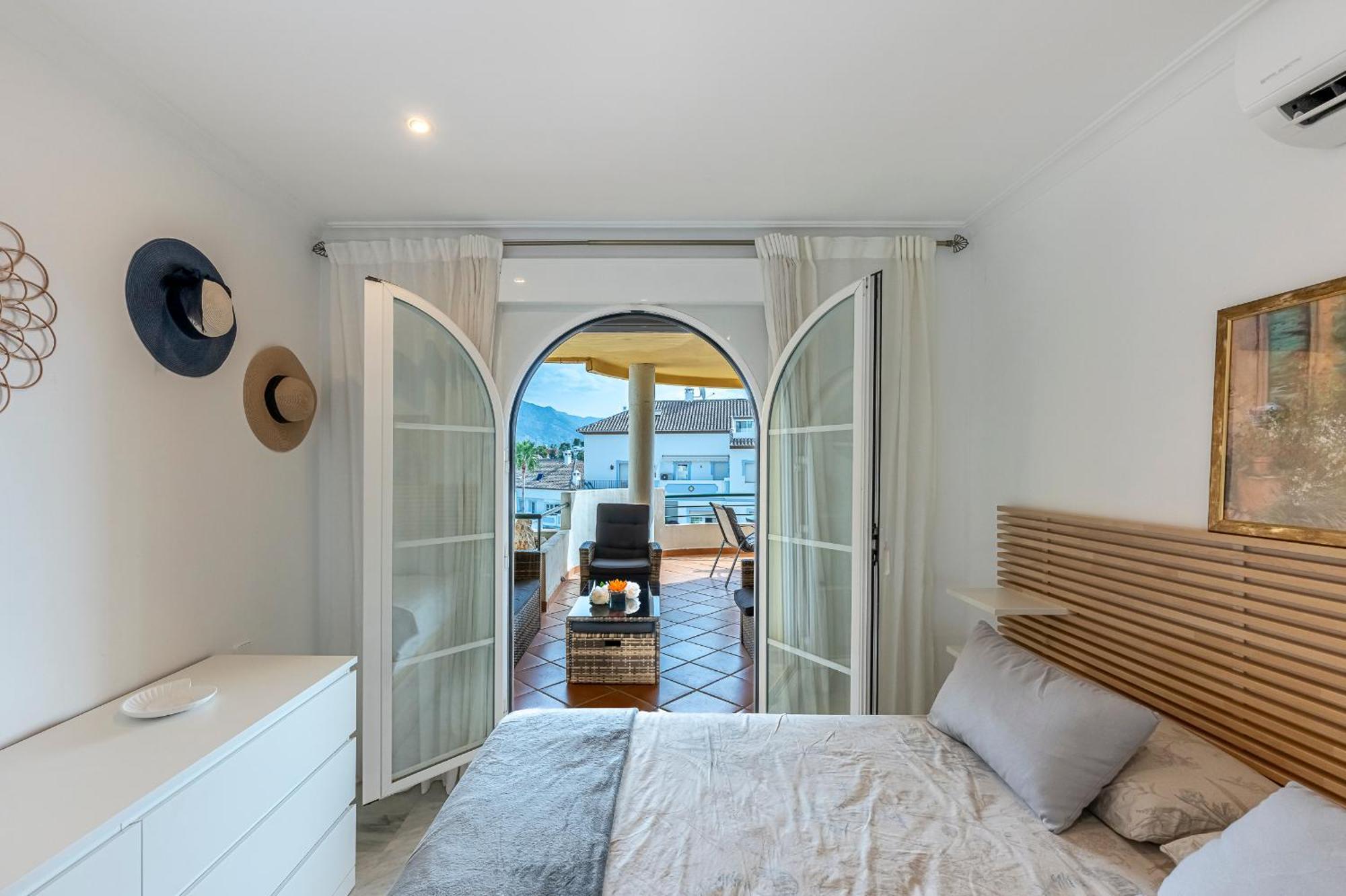 Appartement Recently Refurbished 2br Flat Pool In Puerto Banus *