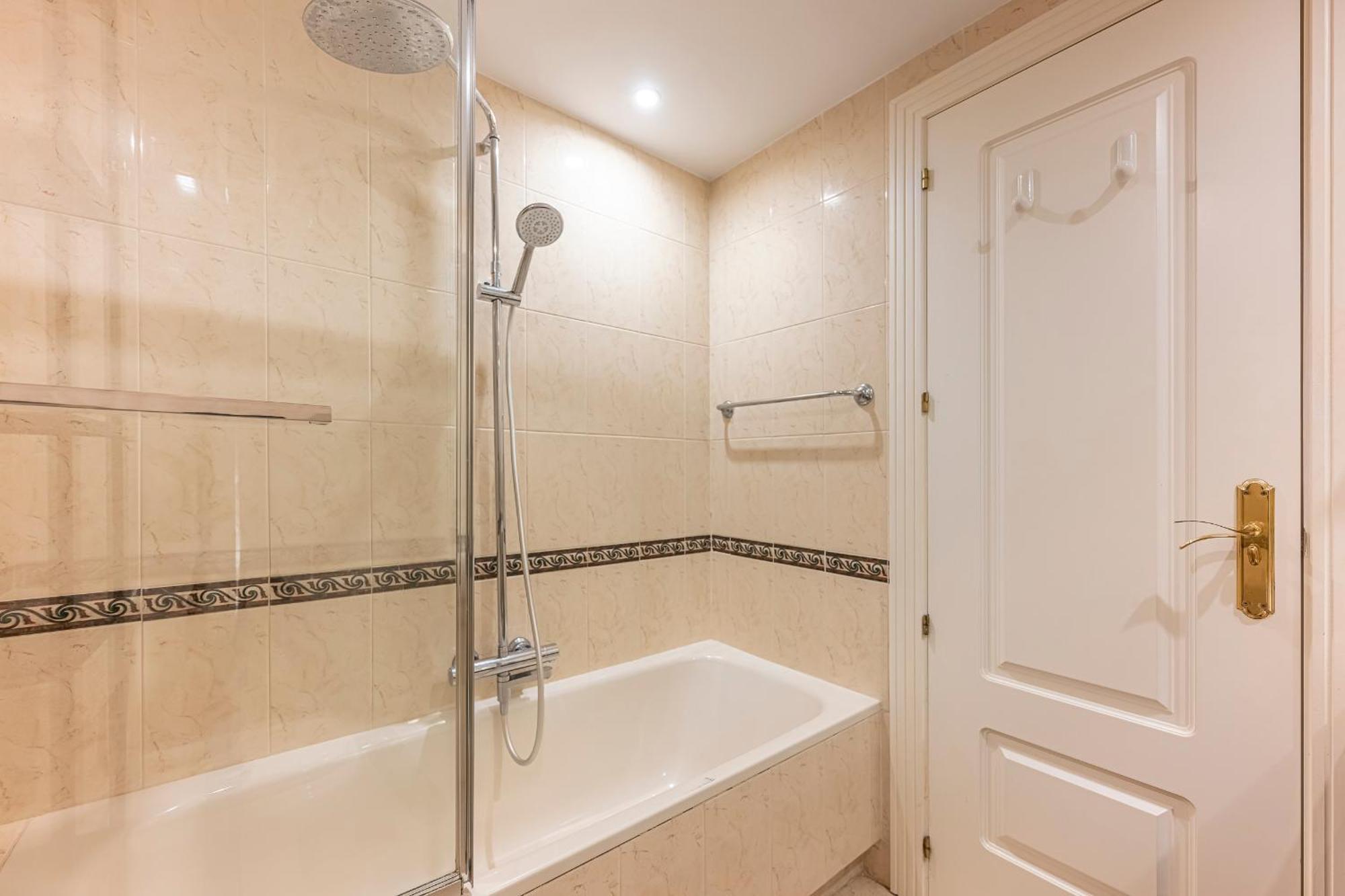 Recently Refurbished 2br Flat Pool In Puerto Banus Marbellac