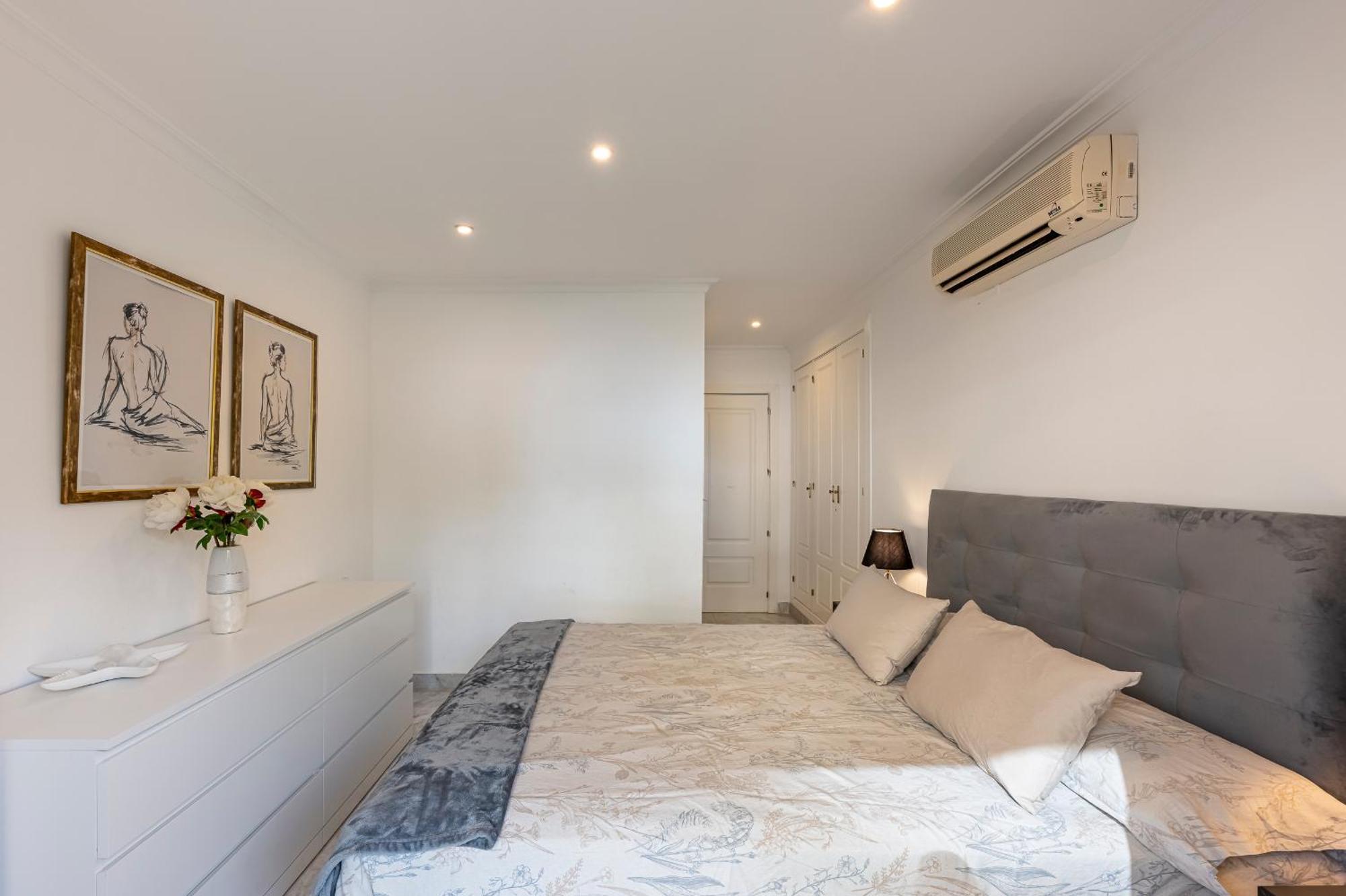 Appartement Recently Refurbished 2br Flat Pool In Puerto Banus *