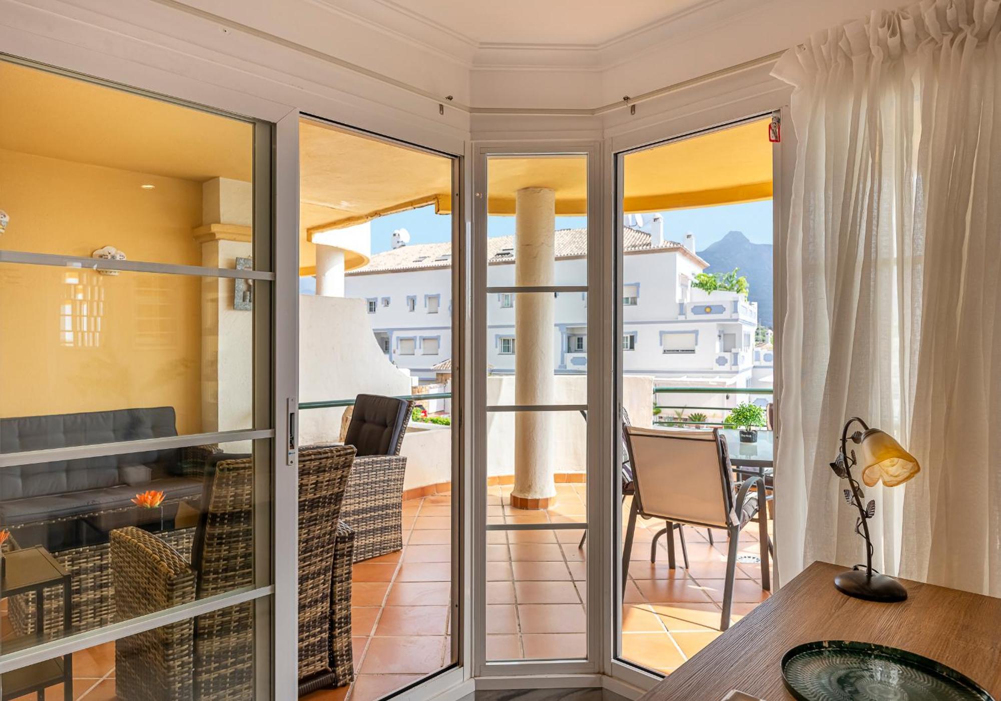 Recently Refurbished 2br Flat Pool In Puerto Banus Appartement Marbellac